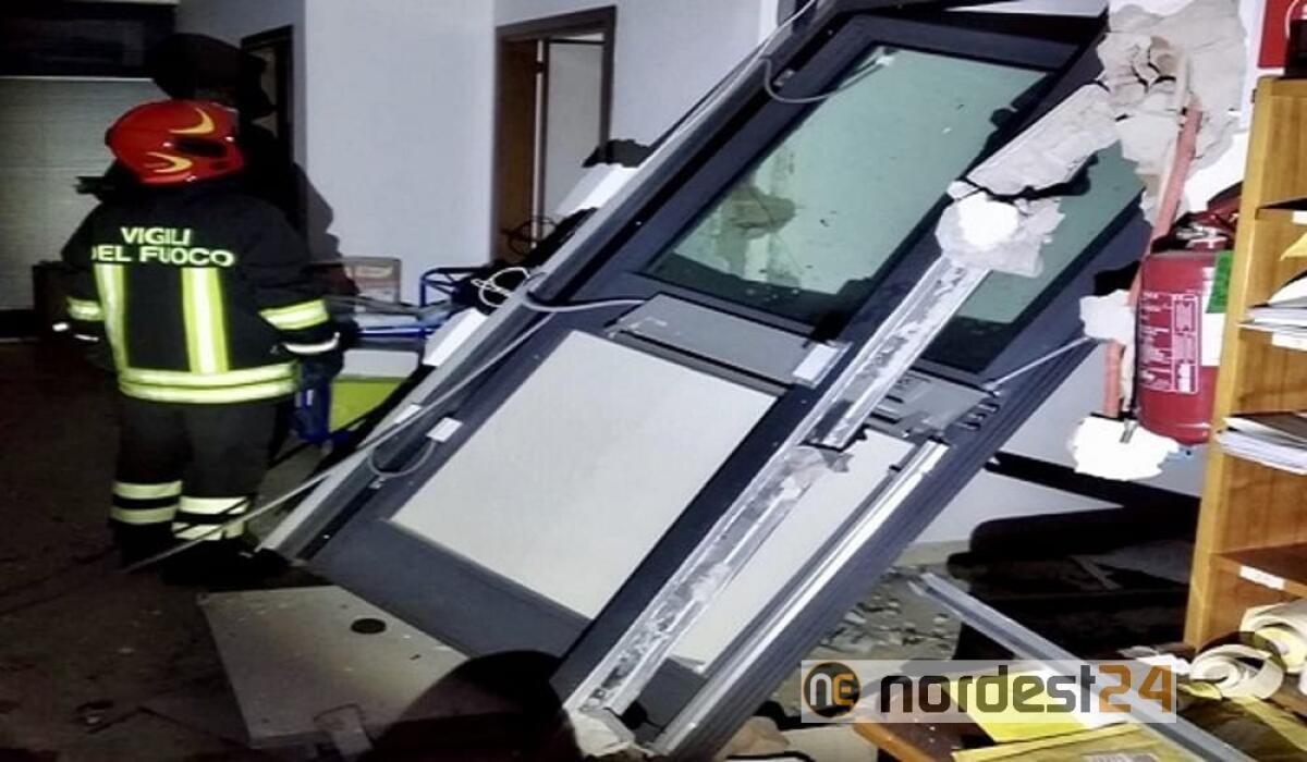 Cervignano, assalto al Postamat e conflitto a fuoco nella notte - 