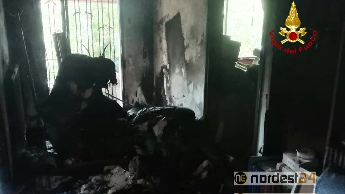 Spinea, incendio in appartamento al primo piano di una palazzina - 