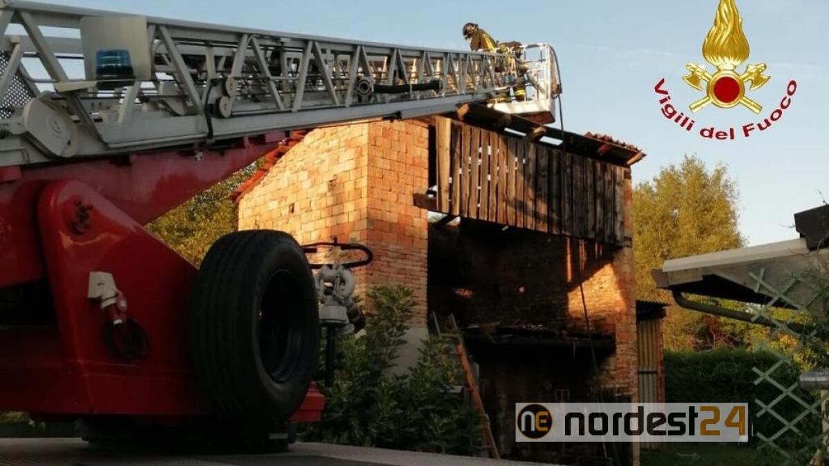 Padova. Incendio in un ricovero  di attrezzi agricoli - 