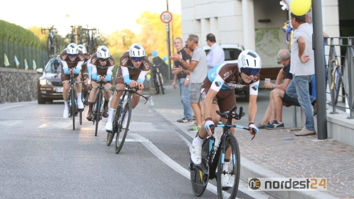 La Chambery Cyclisme Formation vince la prima tappa del 55° Giro Ciclistico Fvg - 