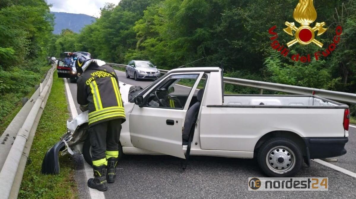 Fanna, scontro tra tre auto: 3 persone ferite - 