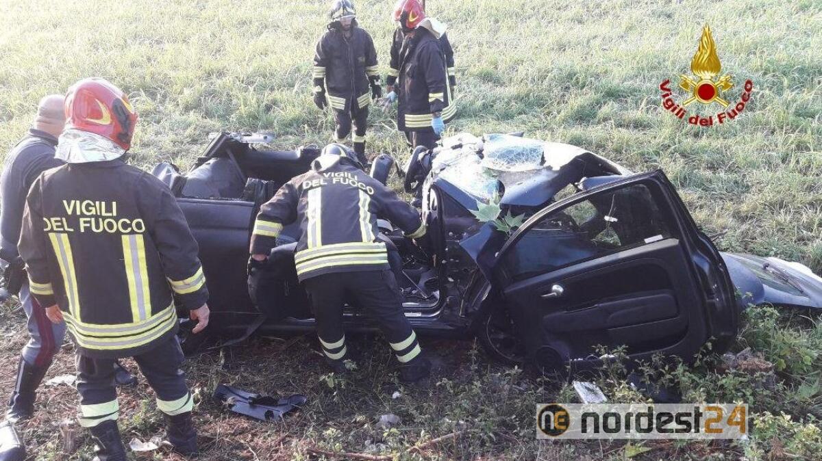 Schianto contro il platano: morto un giovane e altri 4 feriti - 
