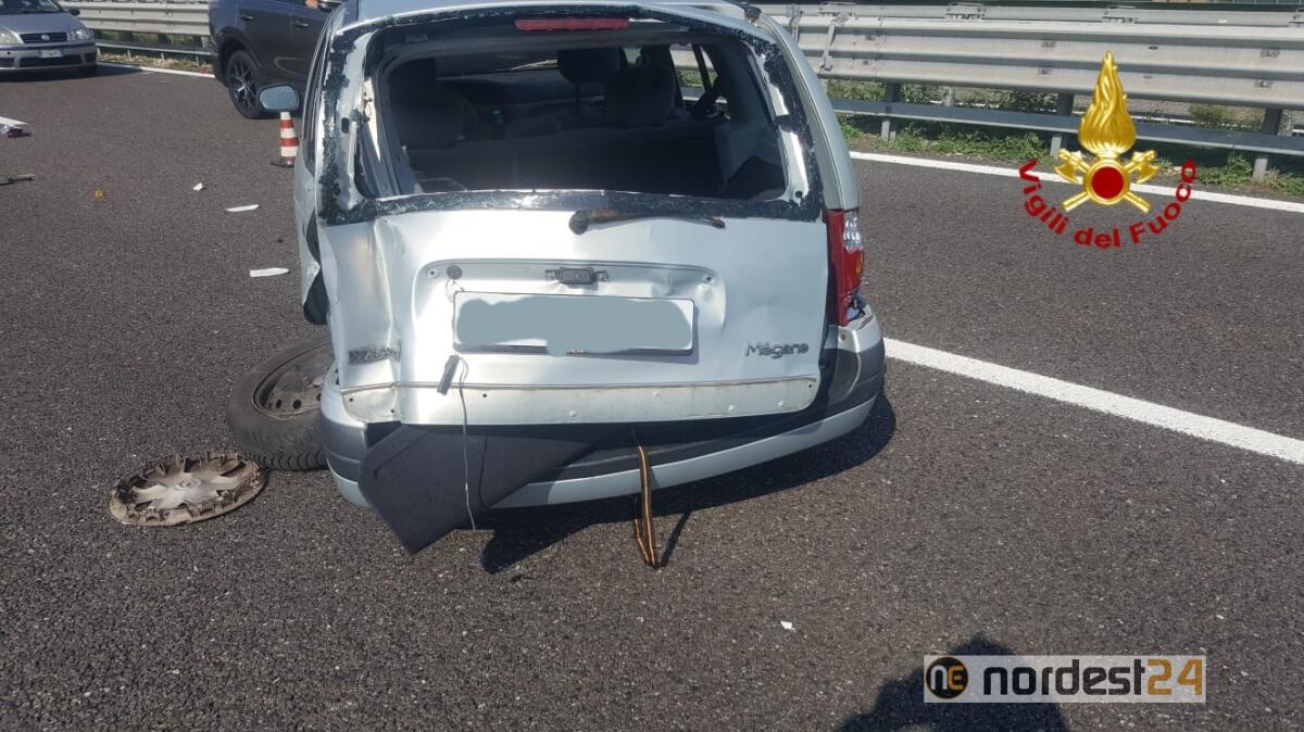 Incidente in A4 tra auto e camion: 4 feriti - 