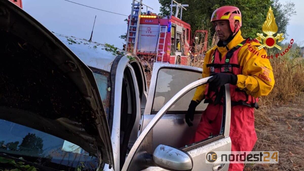 Incidente a Montagnana: finisce con l'auto nel canale e rimane ferita - 