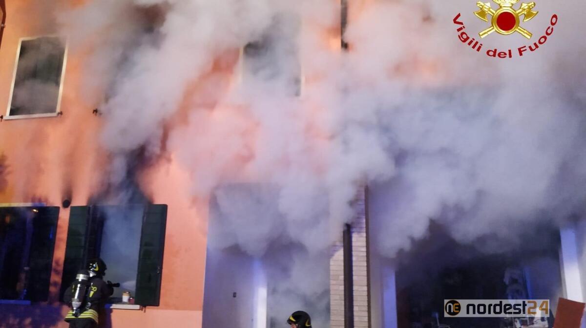 Scoppia l'incendio in casa: danni ingenti - 