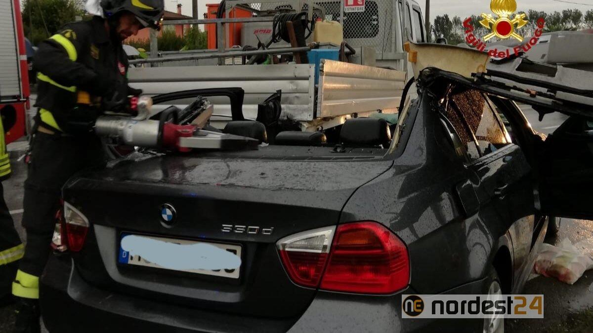 Incidente a Scorzè tra auto e furgone: ferito l'automobilista - 