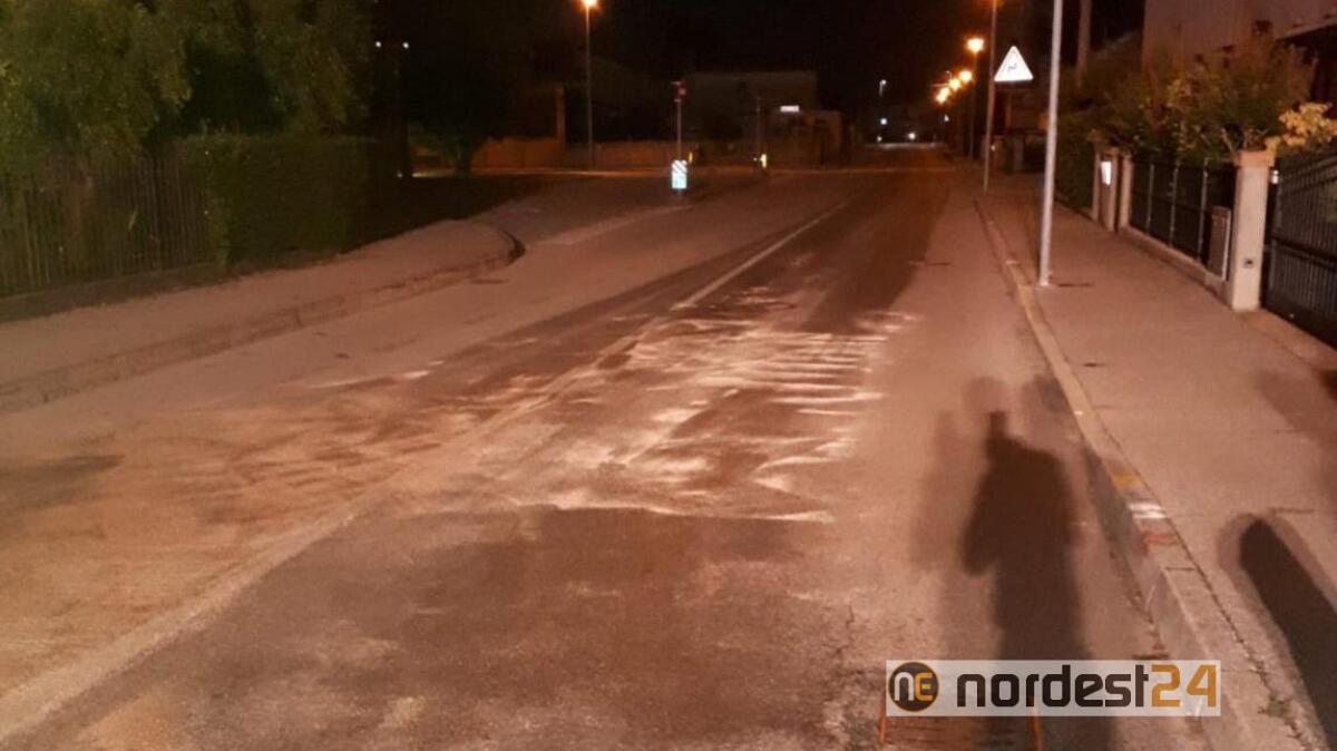 Trebaseleghe, sversamento d'olio sulla strada: intervento dei Vigili del Fuoco - 