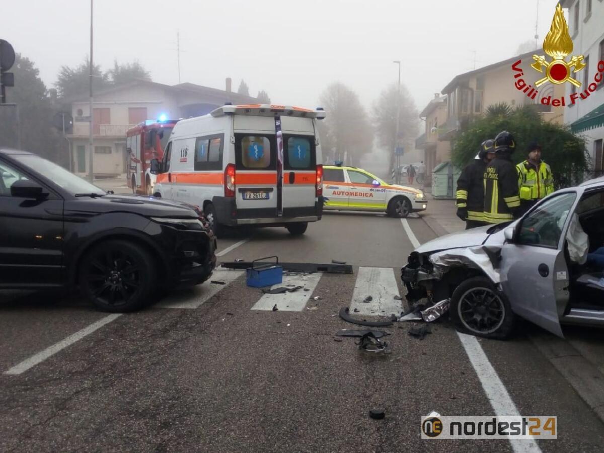 Incidente a Ghirano di Prata, frontale tra due auto: 3 feriti - 