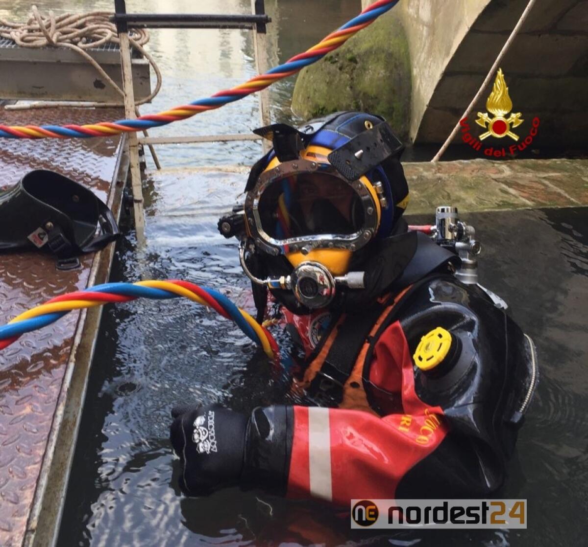 Vicenza. I vigili del fuoco ripristinano una centrale idroelettrica - 