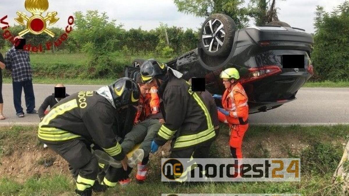 Grave incidente tra 2 auto a San Vito al Tagliamento: una si cappotta - 