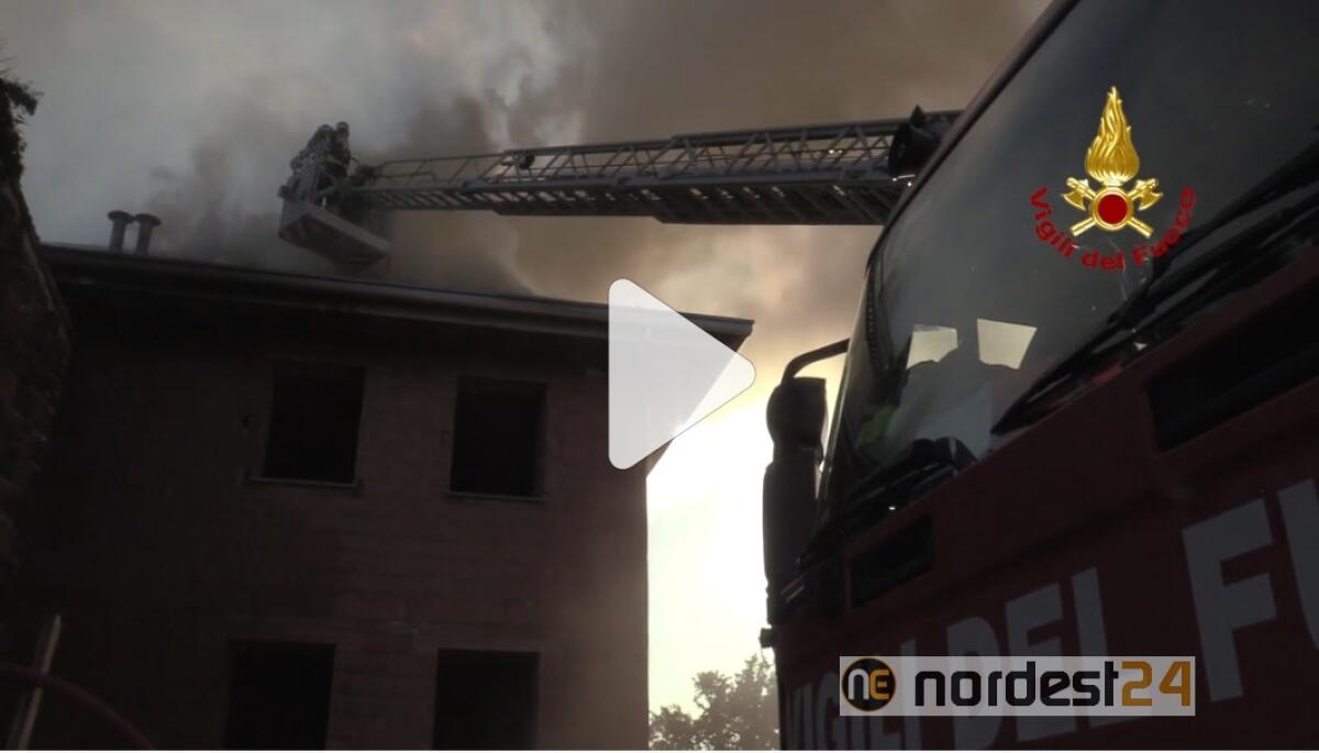 Incendio a Pravisdomini PN - VIDEO - 