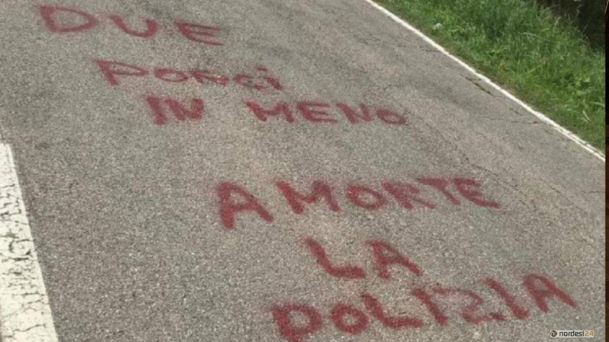 Scritte contro gli agenti di Polizia uccisi a Trieste - 