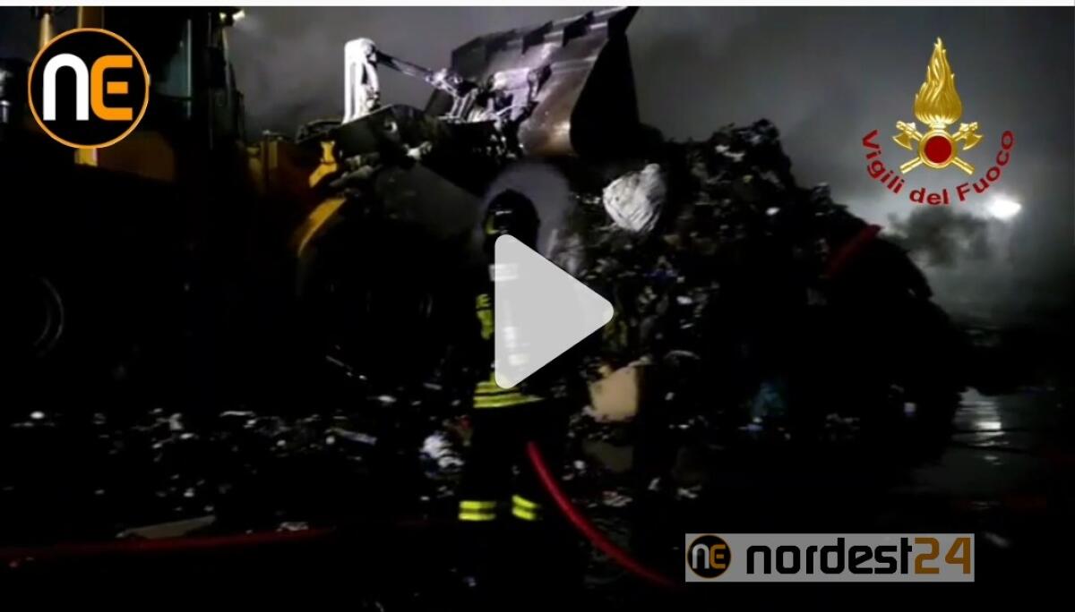 Incendio al deposito della Snua ad Aviano - VIDEO - 