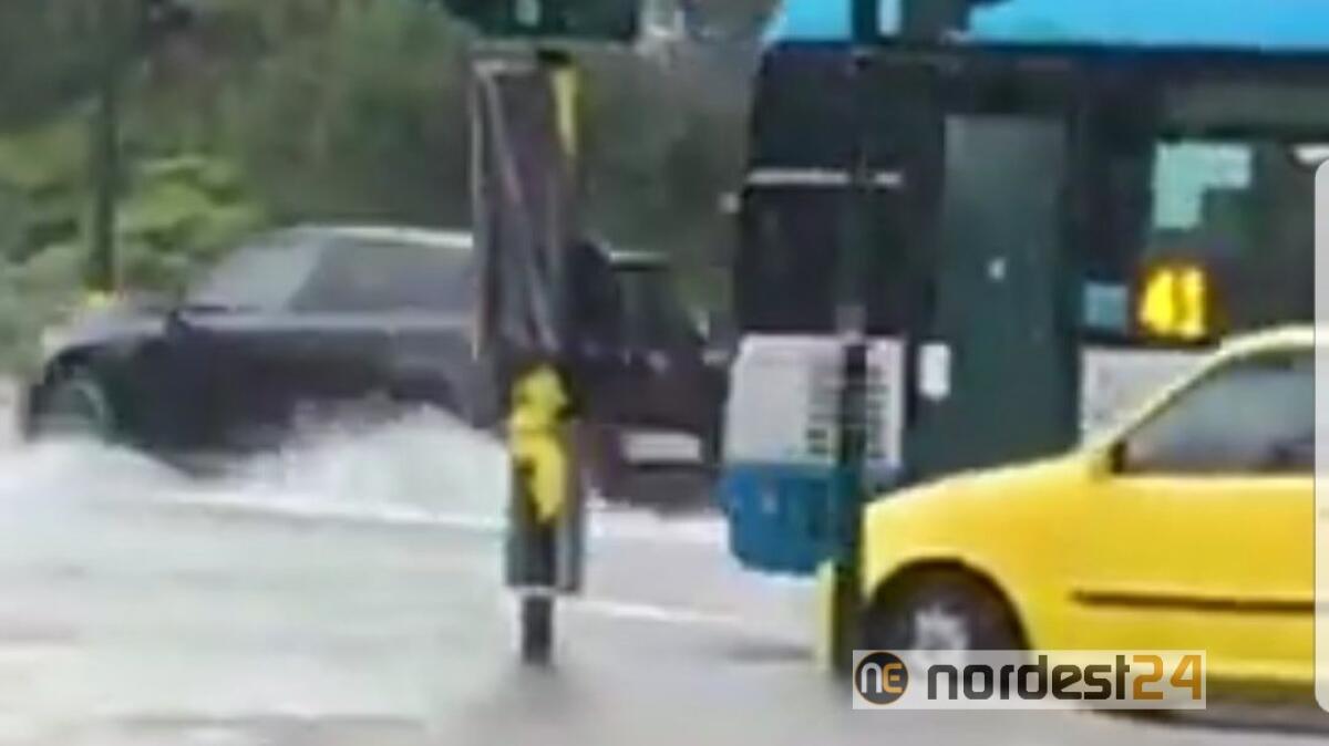 Maltempo, nubifragio su Trieste: strade allagate - 