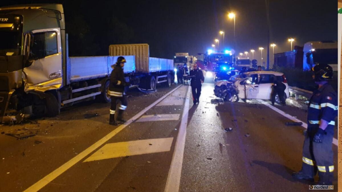 Incidente a Mira, scontro frontale tra auto e camion: un ferito - 