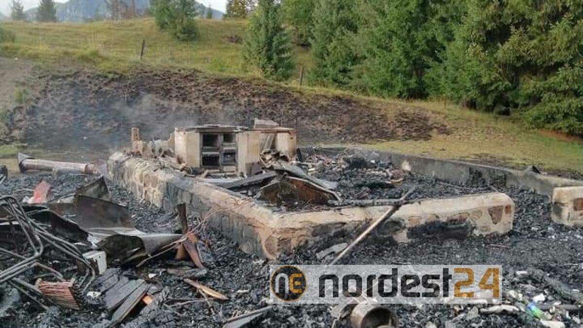 Incendio distrugge la baita "lussarino" di Tarvisio - 