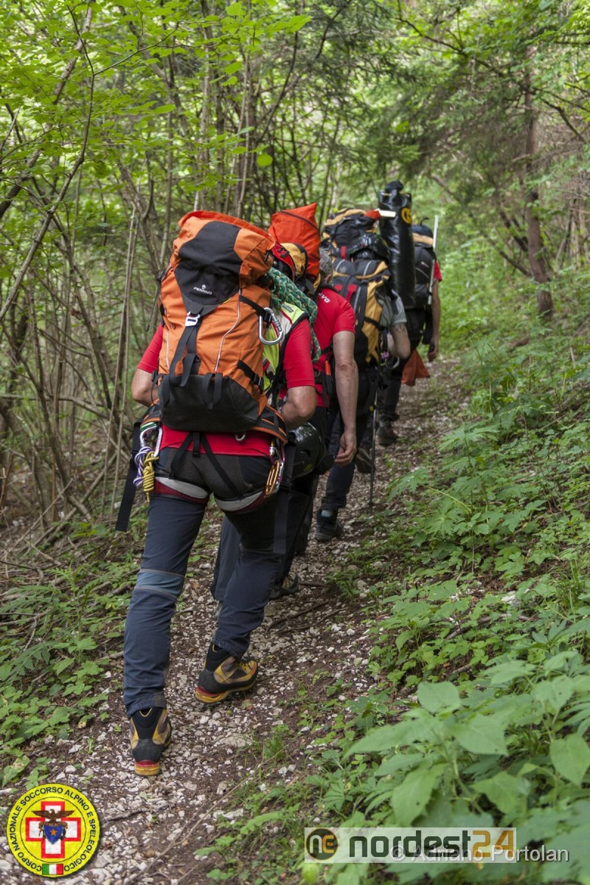 Soccorsi due adulti un minorenne e un cane a Clauzetto (Pn) - 