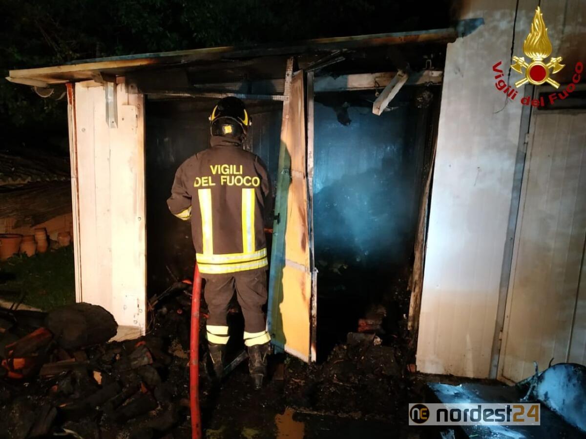 Incendio ad una legnaia a Rovededo in Piano - 