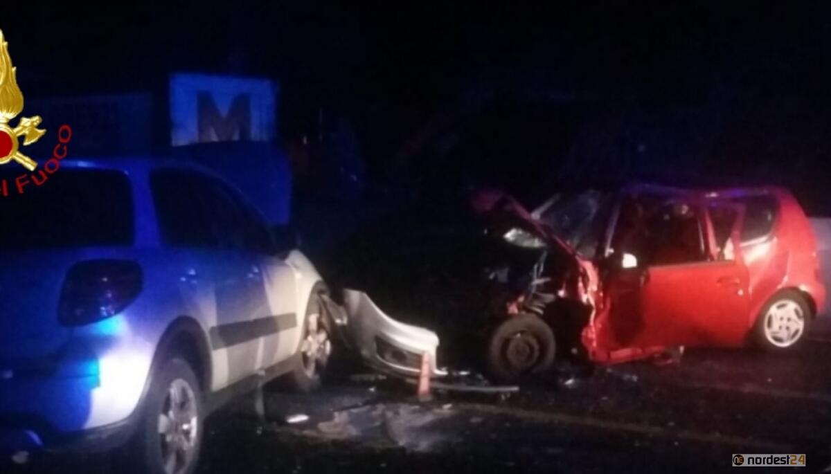 Trieste, incidente frontale lungo la Strada Costiera: 4 persone coinvolte - 