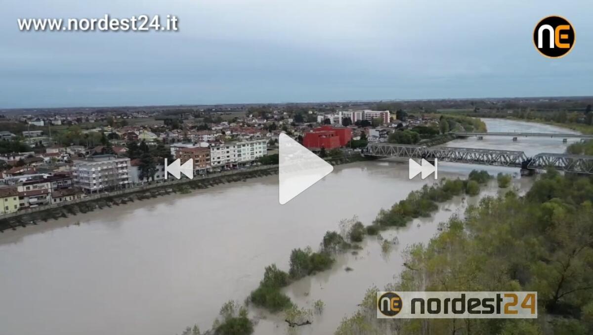 A Latisana la piena del fiume Tagliamento vista dal drone - 