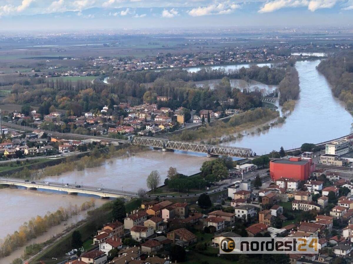 Maltempo, sopralluogo in elicottero di Riccardi: la foce del Tagliamento e Latisana - FOTO - 