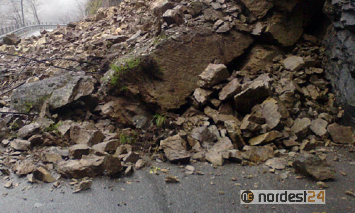 Frana a Cercivento: chiusa la strada SR 465 - 