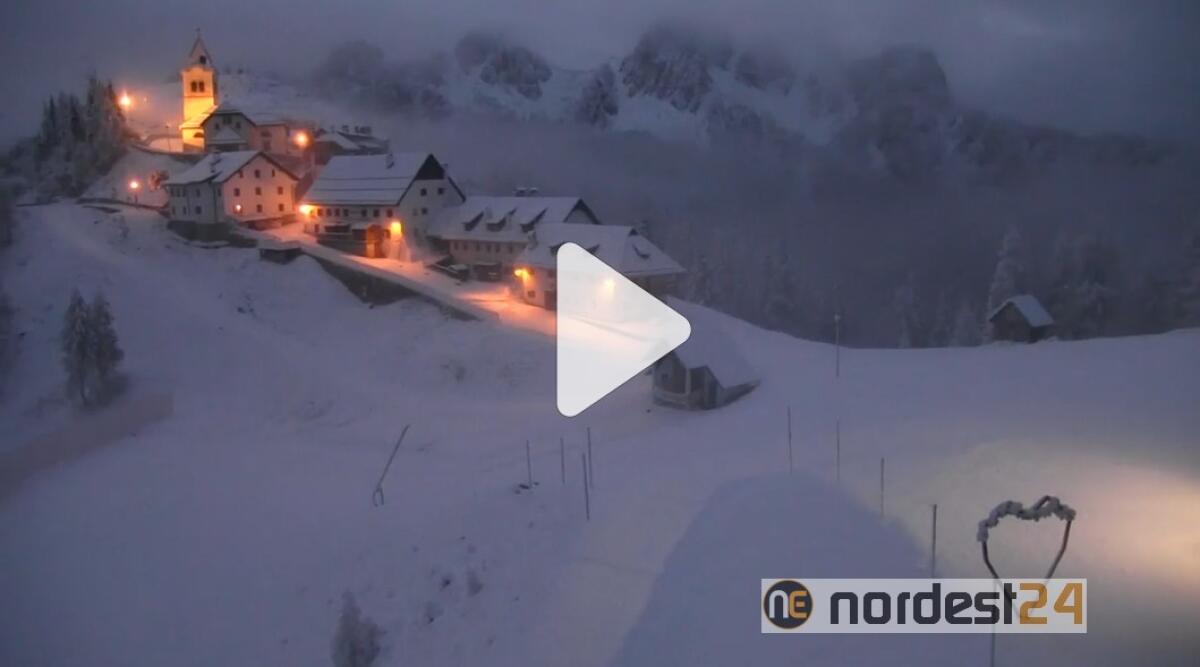 Bianco risveglio: neve sul Monte Lussari, 7 novembre 2019 - 