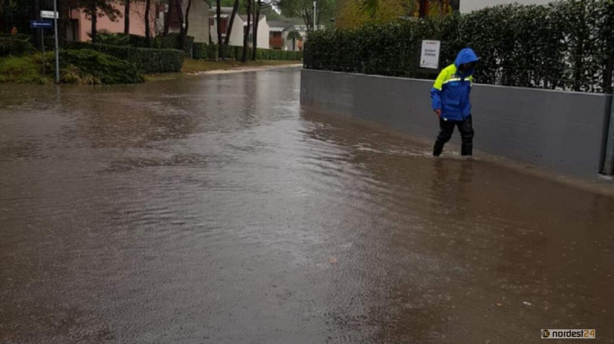 Maltempo a Lignano, strade allagate e blackout - 