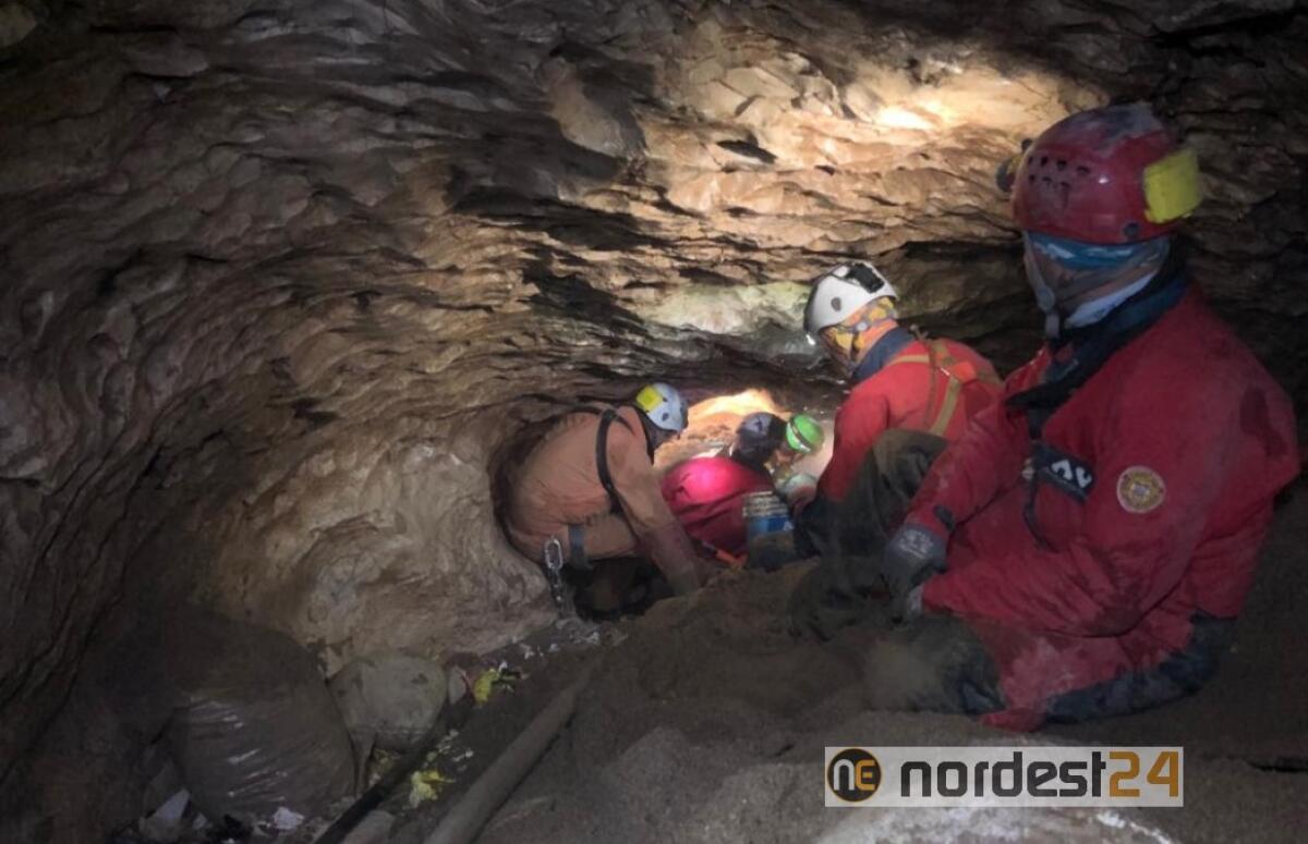 5 escursionisti bloccati dentro la grotta da ieri - 