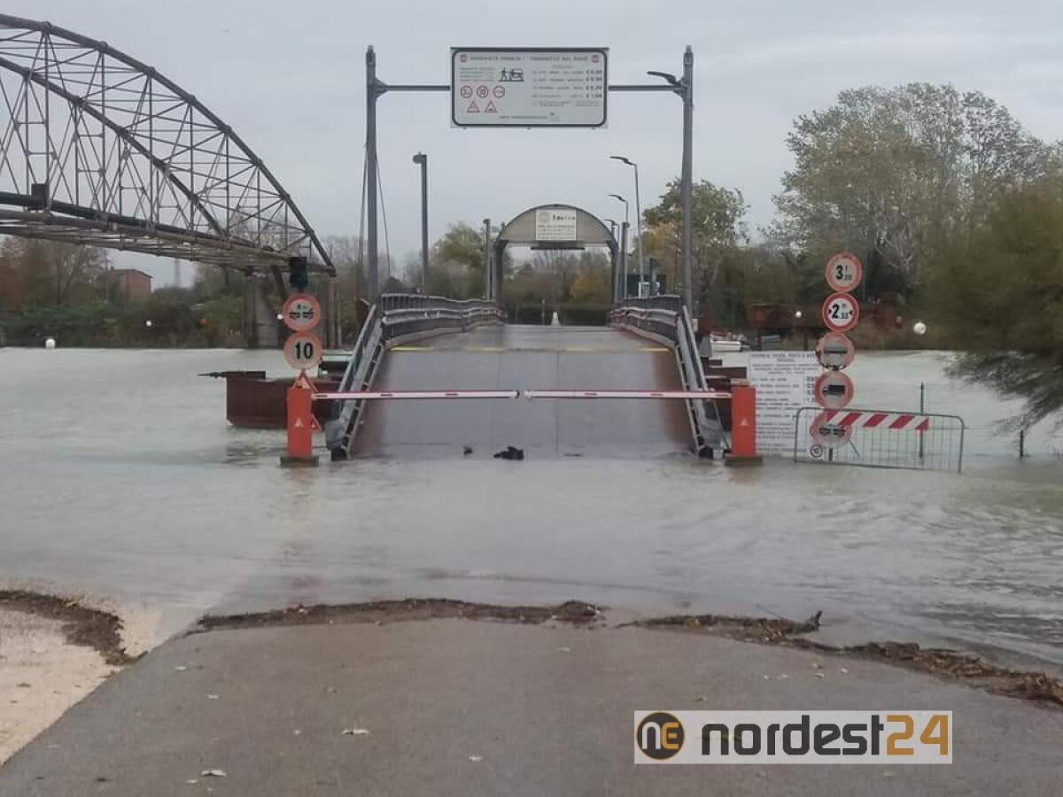 Maltempo a Jesolo: ponte di Cortellazzo chiuso - 