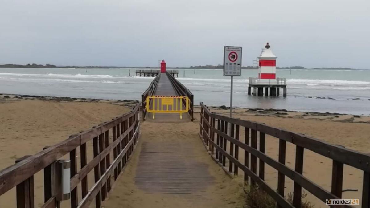 Maltempo, a Lignano è allerta per le prossime ore: chiuso il pontile del Faro rosso - 