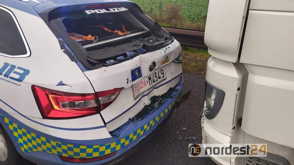 Camionista ubriaco tampona l'auto della Polizia in Autostrada - 