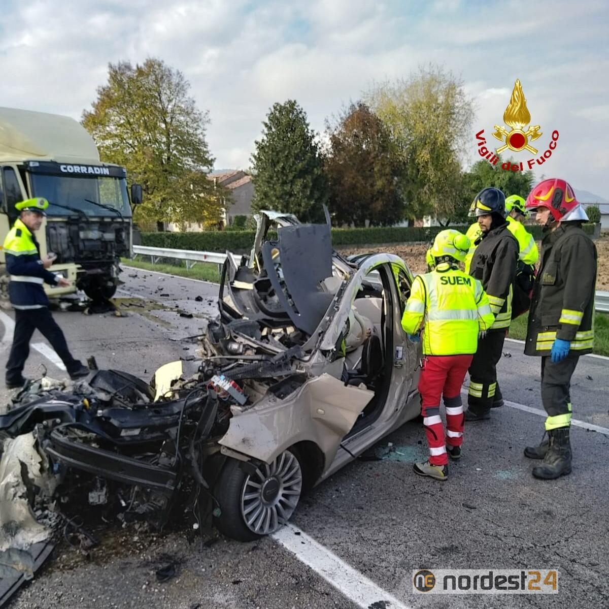 Scontro tra auto e camion: deceduto 52enne - 