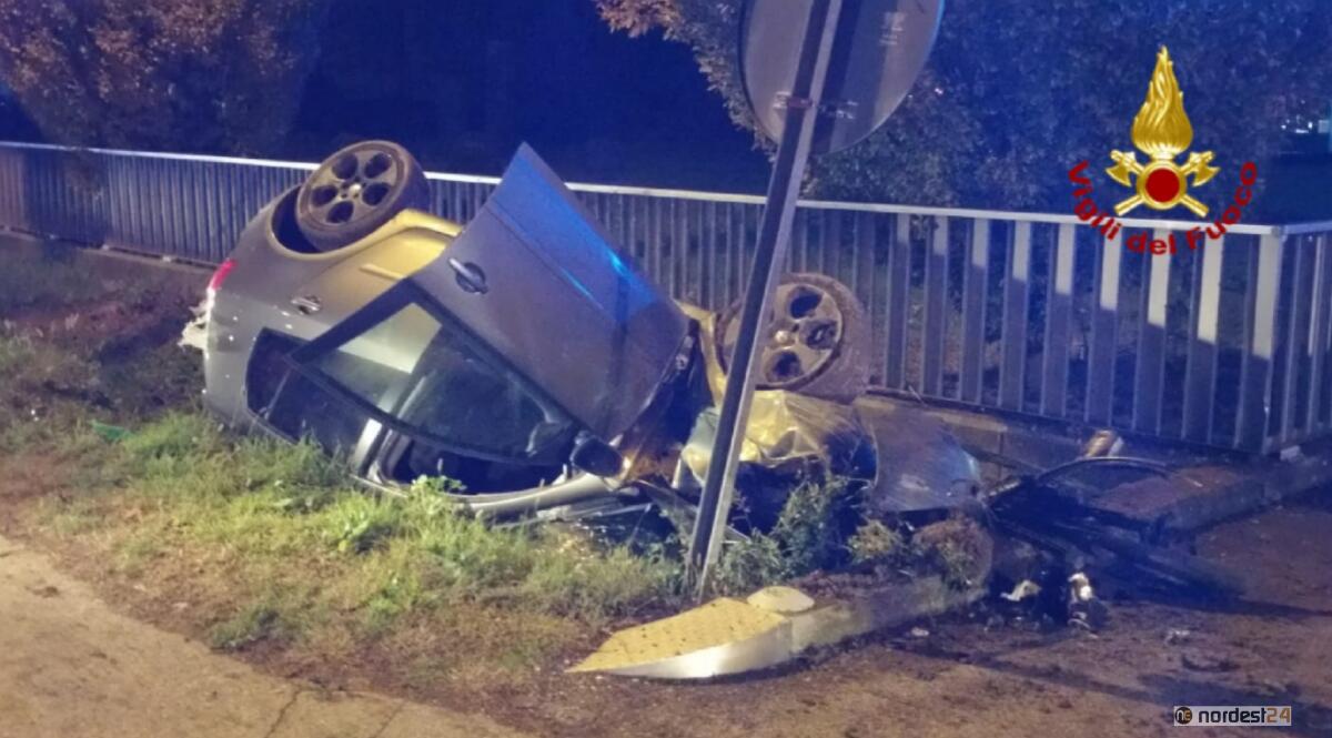 Perde il controllo lungo la SS 14 Triestina e finisce nel fossato: un ferito grave - 