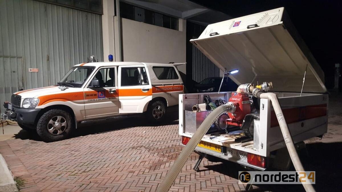 San Daniele del Friuli, locale allagato: intervento della protezione civile - 