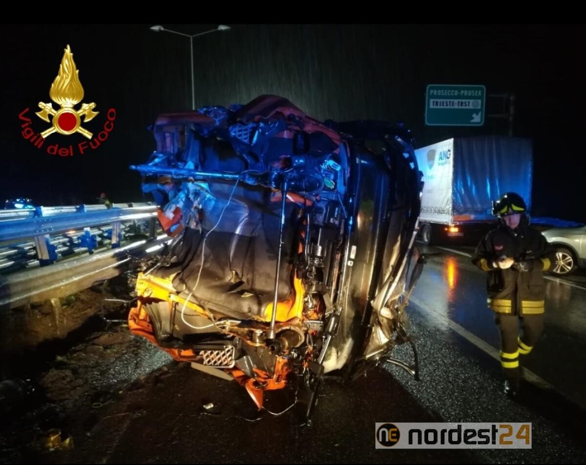 Trieste. Tir si schianta, si stacca la cabina e l'uomo vola nella corsia opposta: morto - 