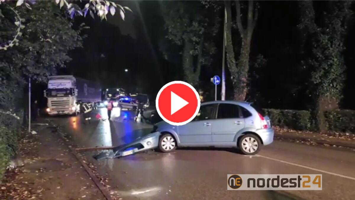 Udine. Violento scontro frontale tra due auto, strada chiusa - 