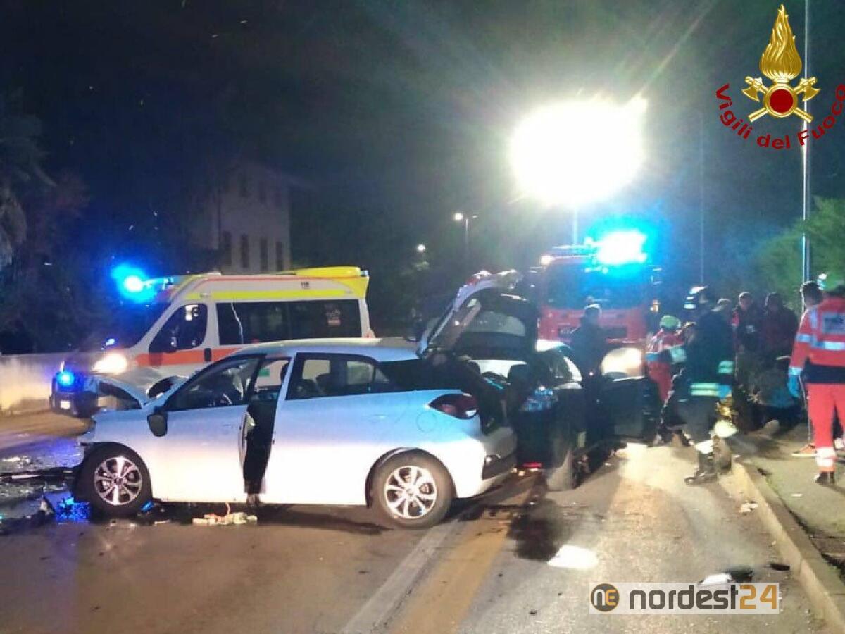 Incidente a San Vito al Tagliamento, scontro frontale: 6 feriti, uno è grave - 