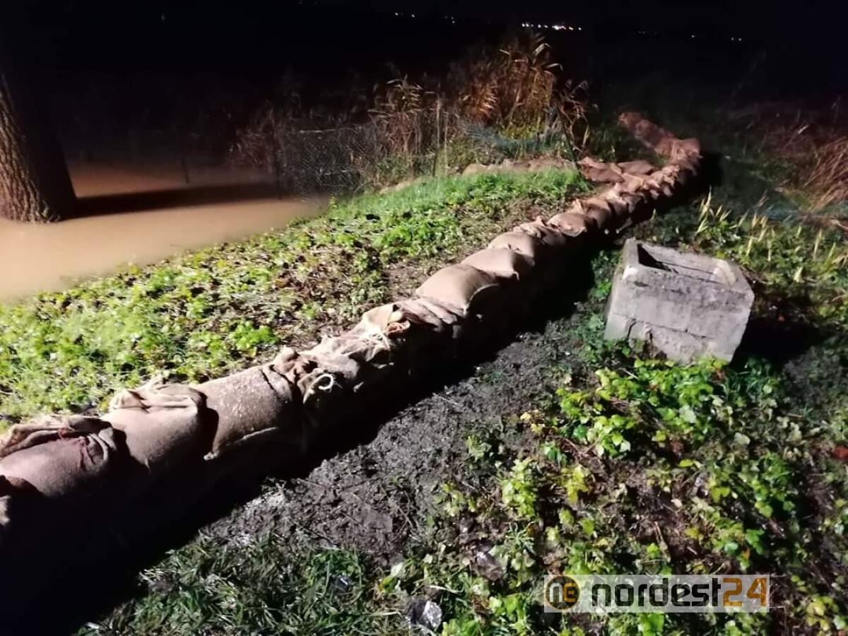 San Daniele del Friuli. Ledra a rischio esondazione: posizionati 120 sacchi di sabbia - 