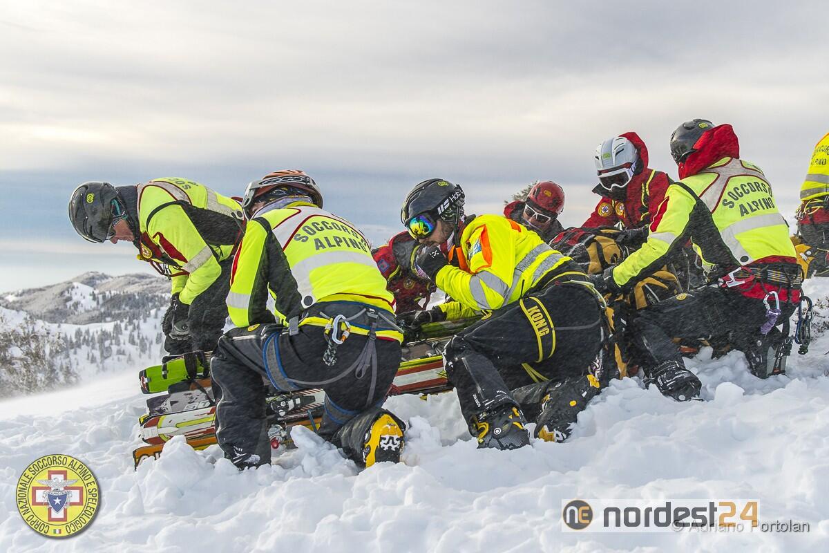 Alpinisti bloccati da questa notte a 2500 metri nelle Dolomiti Friulane - 