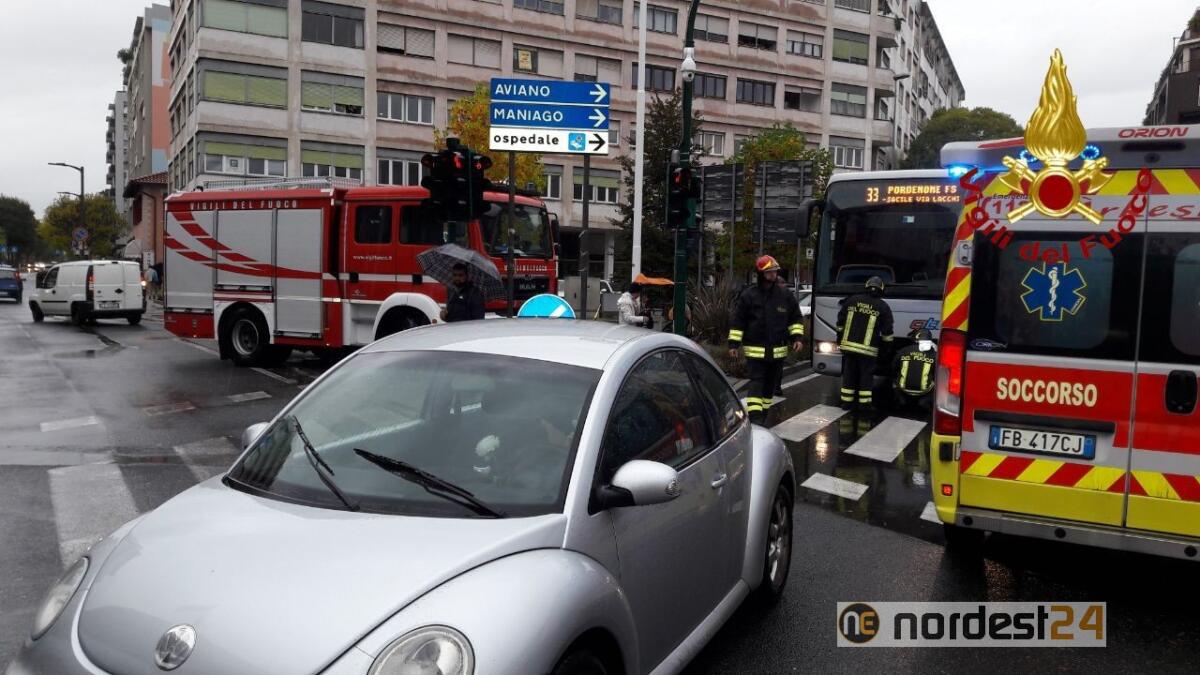 Incidente a Pordenone: scontro tra Autobus e auto - 