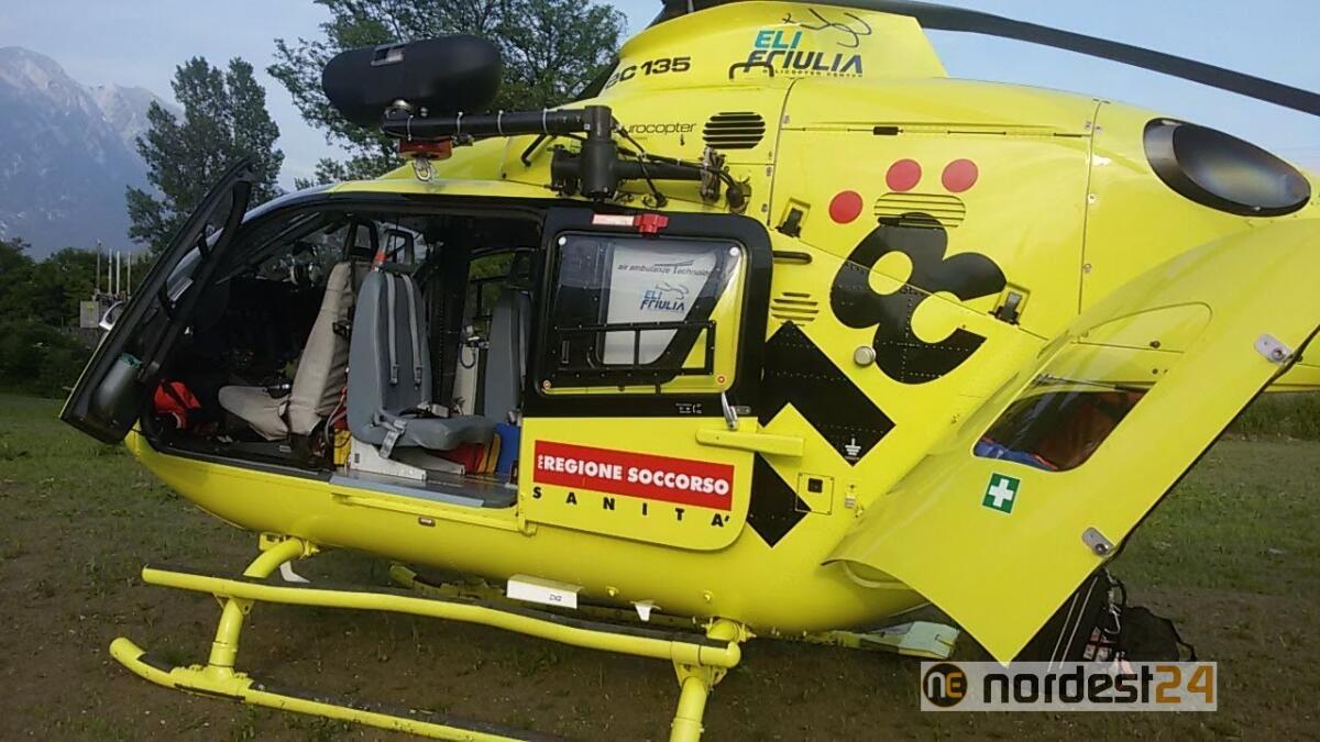 Infortunio sul lavoro a Lauzacco: cade dalla scala nel capannone - 