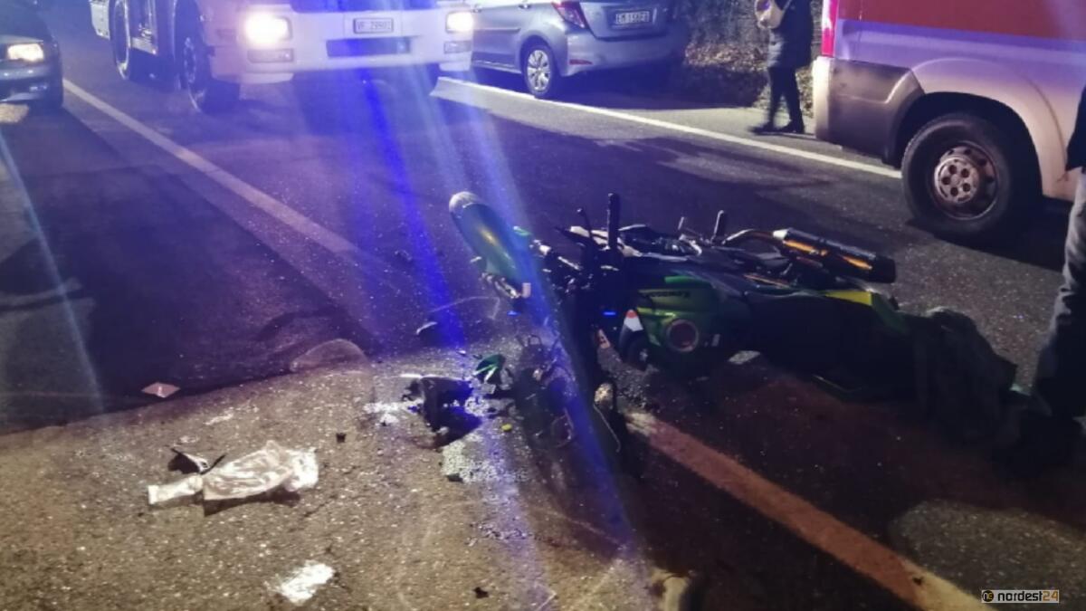 Tremendo incidente tra auto e moto: gravi due centauri minorenni - 