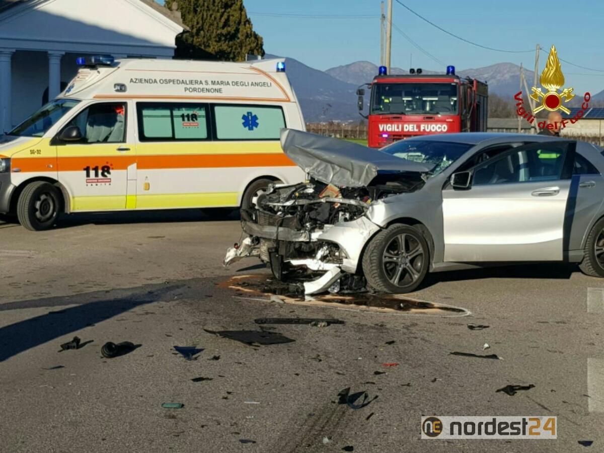 Incidente in località Tauriano, scontro tra un'auto ed un autocarro: 1 ferito - 