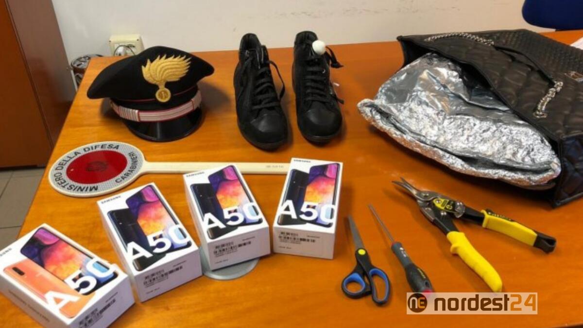 Tavagnacco. Ruba 4 Smartphone in un negozio: arrestata 47enne - 
