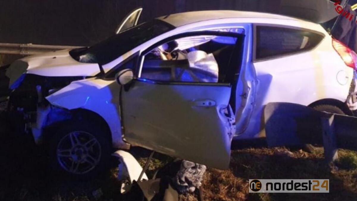 Esce di strada, il guard-rail gli attraversa l'auto: 28enne miracolato - 