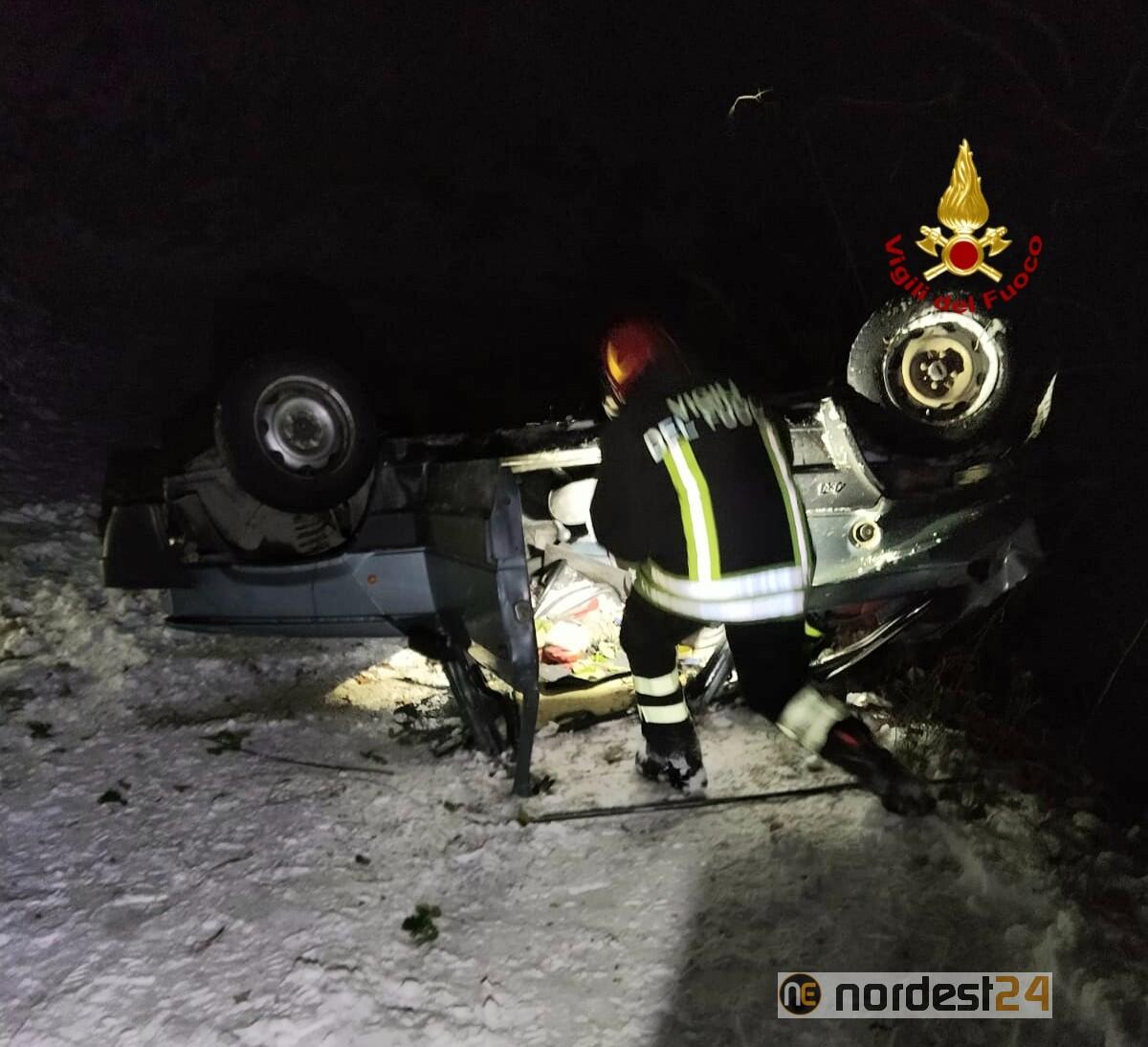 Precipita con la Panda 4x4 nella scarpata per 30 metri: 2 feriti - 