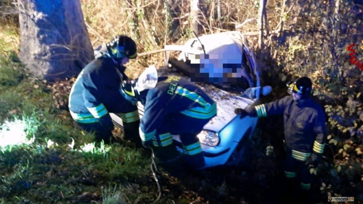 Incidente a Ceggia, schianto contro l'albero: morto 43enne - 