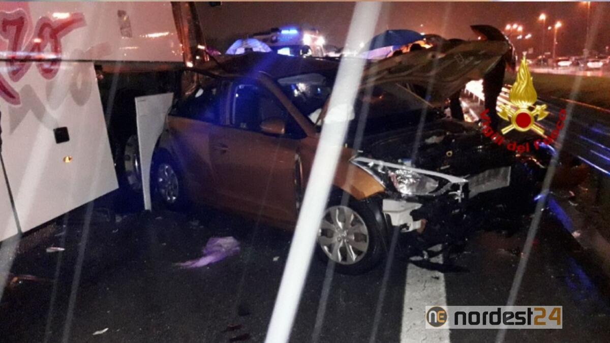 Maxi incidente a Vicenza: coinvolte 5 auto ed un pullman - 