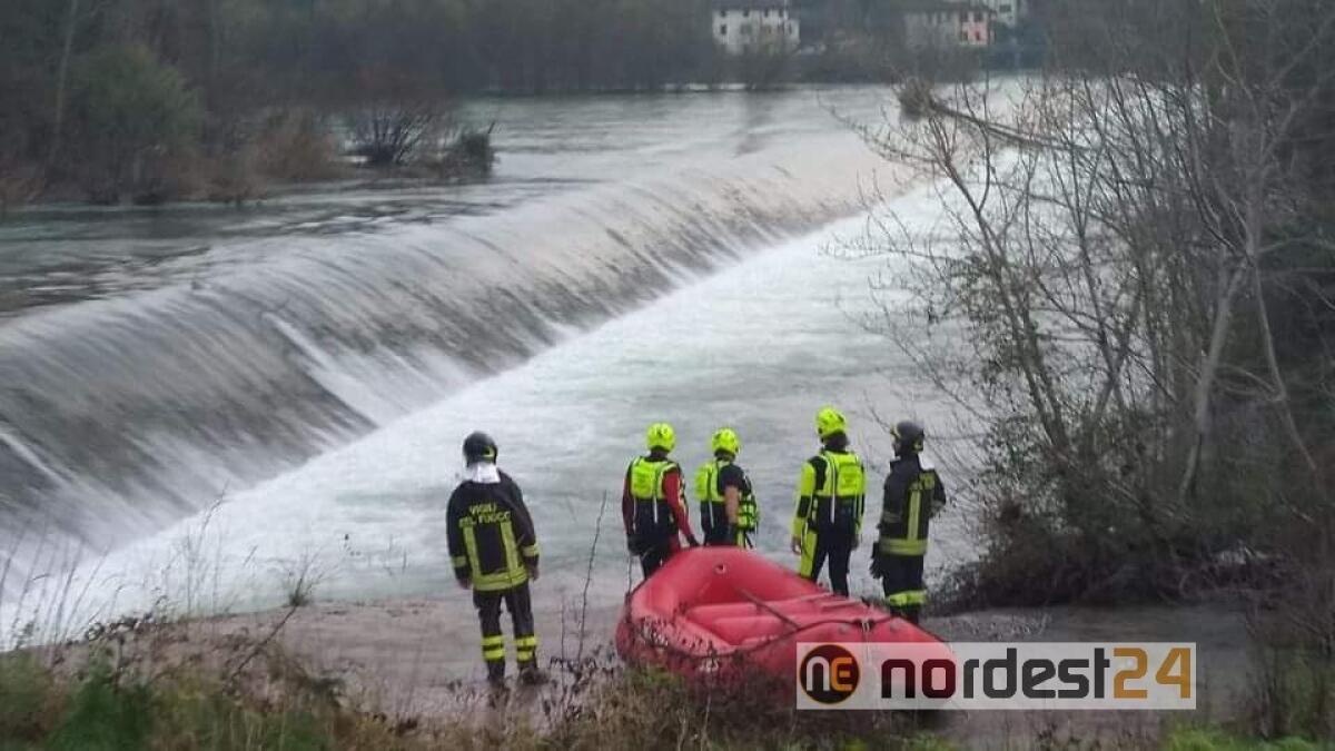 Migrante disperso nell'Isonzo, ricerche dei vigili del fuoco - 